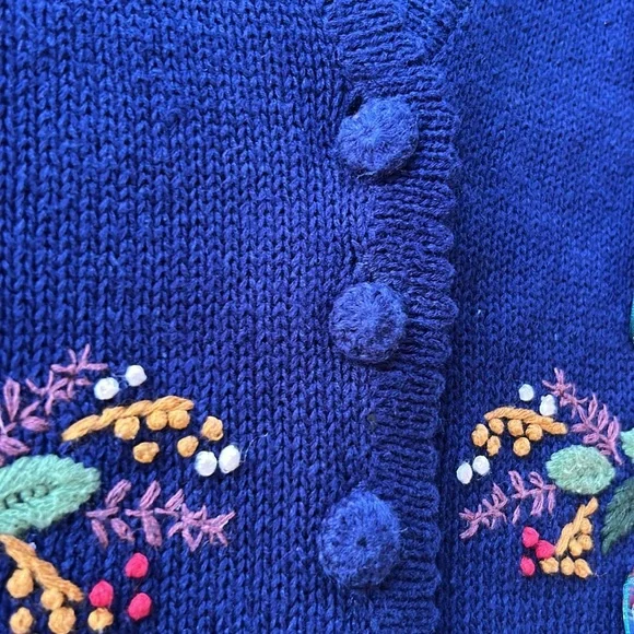 Vintage Susan Bristol Hand Embroidered Blue Knit Vest with Ribbon Detail - Picture 6 of 8